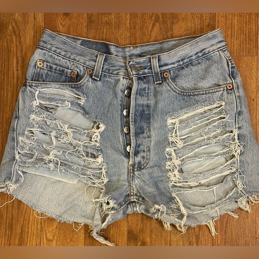 Vintage 90s High Waisted Cut Off Distressed 501 Levi’s Denim Shorts Sz 32 Summer